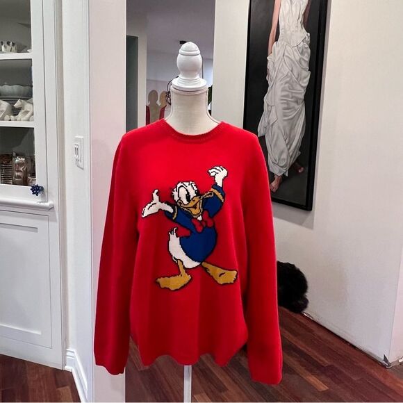 Gucci Unisex Red Sweater with Donald Duck Design - Picture 5 of 10